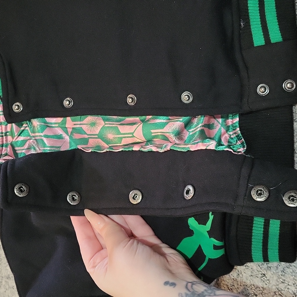 Wicked Jacket 💚🩷 - Picture 12 of 16